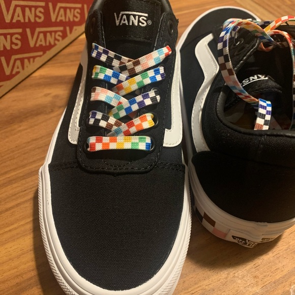 VANS WARD PRIDE RAINBOW 🌈 LACE WOMENS - Picture 3 of 7